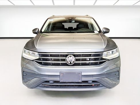Used 2023 Volkswagen Tiguan SE FWD image 2