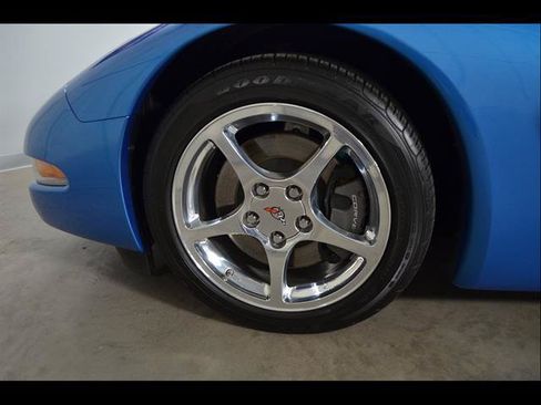 Used 2000 Chevrolet Corvette Coupe w/ Roof Pkg RWD image 8