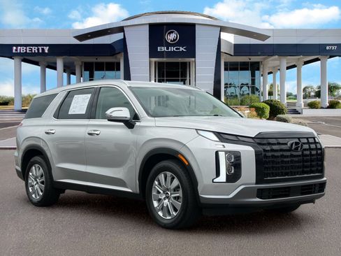 Used 2025 Hyundai Palisade SEL FWD image 2