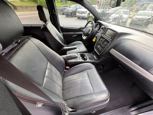 Used 2018 Dodge Grand Caravan GT image 21