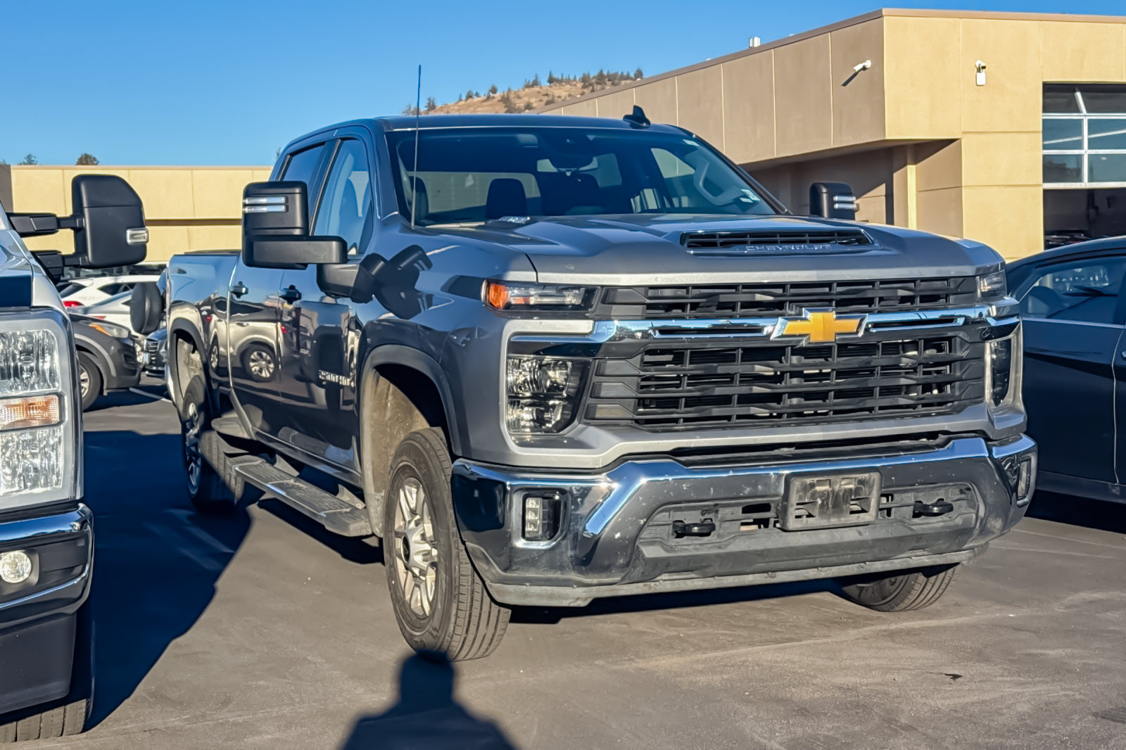 Used 2025 Chevrolet Silverado 2500 LT w/ Convenience Package AWD/4WD image 2