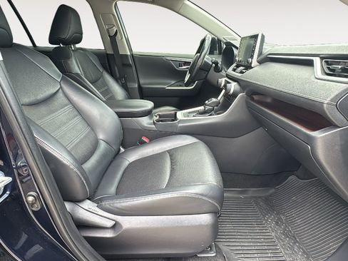 Used 2019 Toyota RAV4 Limited w/ Advanced Technology Package FWD image 28