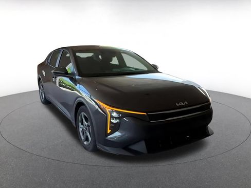 Used 2025 Kia K4 FWD image 3
