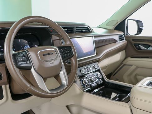 Used 2023 GMC Yukon Denali RWD image 26