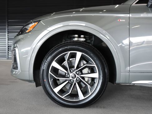 Used 2023 Audi Q5 2.0T Premium w/ Convenience Package image 5