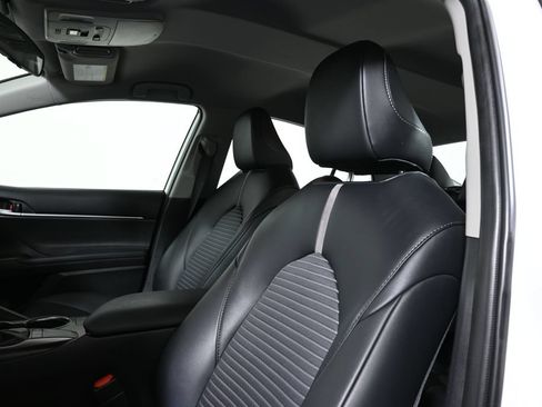 Used 2024 Toyota Camry SE w/ Cold Weather Package FWD image 5