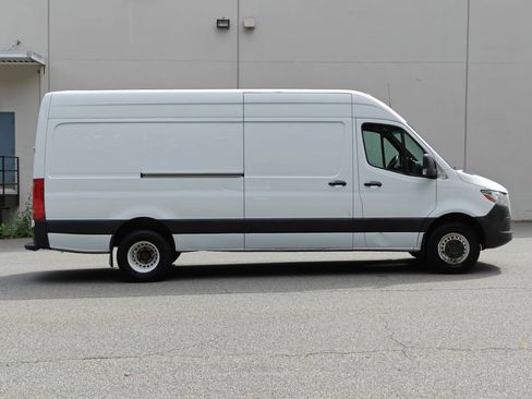 Used 2020 Mercedes-Benz Sprinter 3500 image 2