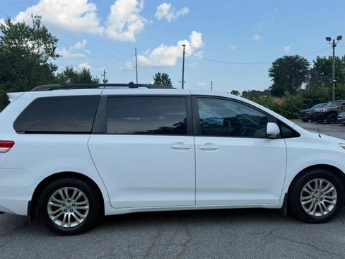 Used 2013 Toyota Sienna XLE FWD image 9