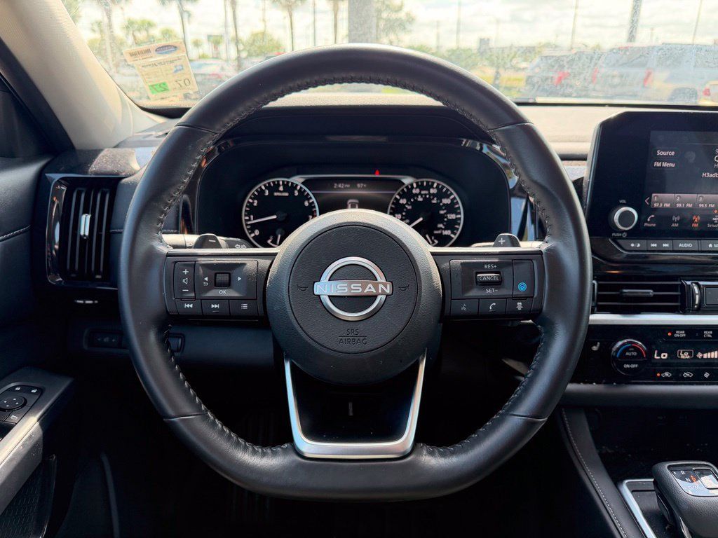 Used 2025 Nissan Pathfinder SV FWD image 8
