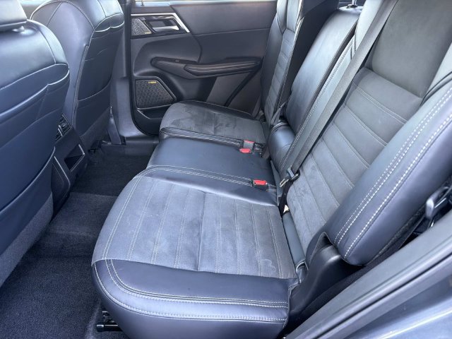 Used 2025 Mitsubishi Outlander SE FWD image 15