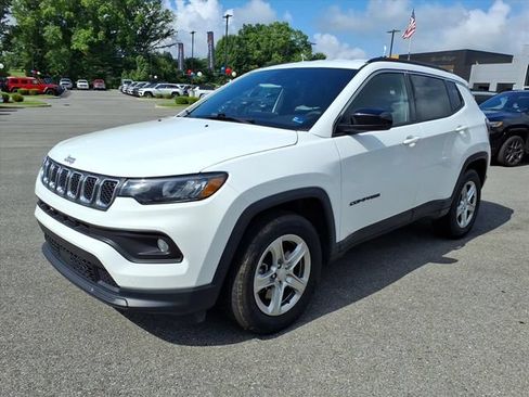 Used 2024 Jeep Compass Latitude AWD/4WD image 12