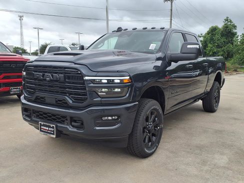 New 2026 RAM 2500 Laramie AWD/4WD image 3