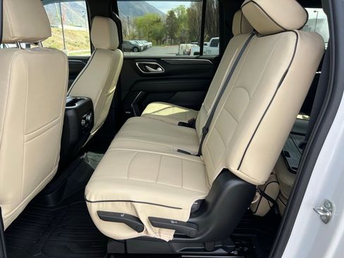 Used 2024 GMC Yukon XL SLT w/ SLT Luxury Package AWD/4WD image 26
