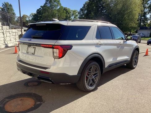 New 2026 Ford Explorer ST-Line w/ ST-Line Street Pack AWD/4WD image 7