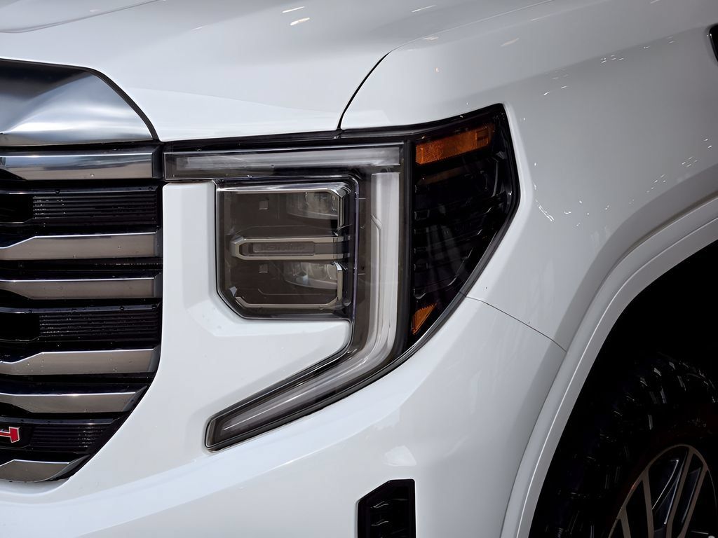 Used 2024 GMC Sierra 1500 AT4 w/ Technology Package AWD/4WD image 8