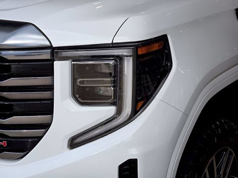 Used 2024 GMC Sierra 1500 AT4 w/ Technology Package AWD/4WD image 8