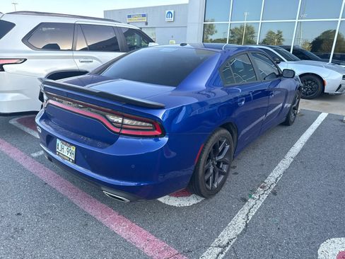 Used 2022 Dodge Charger SXT w/ Blacktop Package RWD image 4