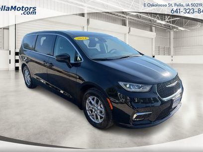 Used 2024 Chrysler Pacifica Touring-L