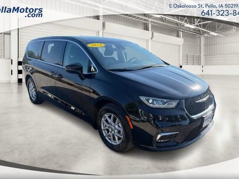 Used 2024 Chrysler Pacifica Touring-L FWD image 1