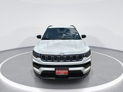 Used 2023 Jeep Compass Latitude w/ Convenience Group AWD/4WD image 3