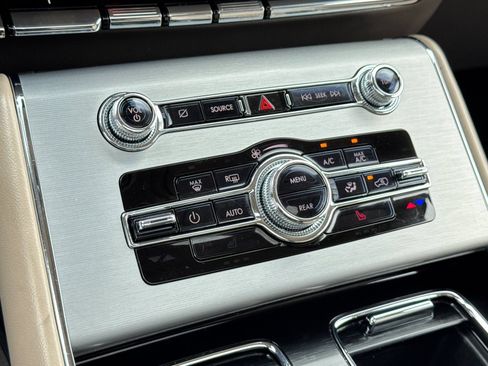 Used 2023 Lincoln Aviator 2WD w/ Premium Package image 30