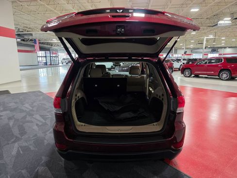 Used 2018 Jeep Grand Cherokee Laredo image 5