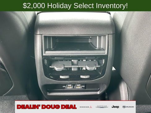 New 2025 Jeep Grand Cherokee Laredo image 11