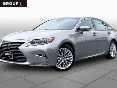 Used 2017 Lexus ES 350 w/ Luxury Package