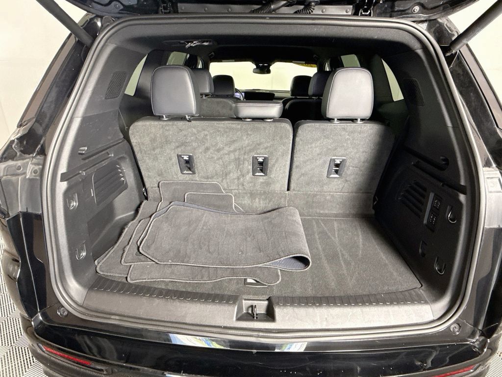 Used 2025 Buick Enclave Sport Touring w/ Power Package FWD image 26