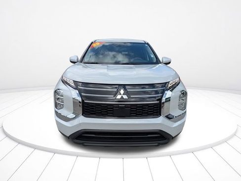 Used 2025 Mitsubishi Outlander ES FWD image 9