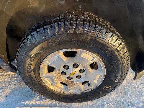 Used 2011 Chevrolet Avalanche LS image 18