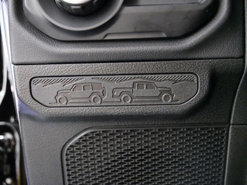 Used 2024 Jeep Gladiator Sport w/ Premium Package image 37