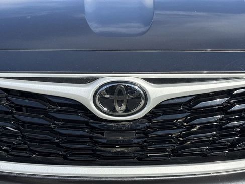 Used 2023 Toyota Highlander LE image 32