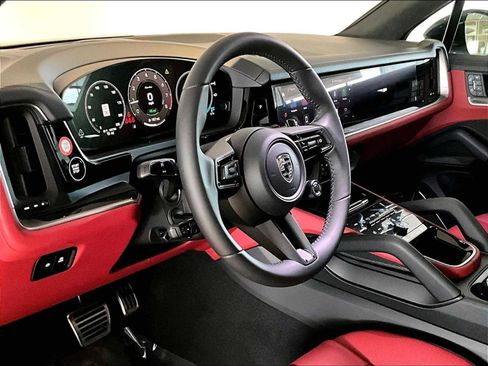 New 2026 Porsche Cayenne Turbo AWD/4WD image 4