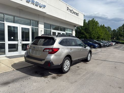 Used 2019 Subaru Outback 2.5i Premium AWD/4WD image 3