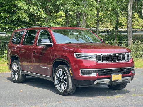Certified 2025 Jeep Wagoneer Series III w/ Premium Group I AWD/4WD image 1