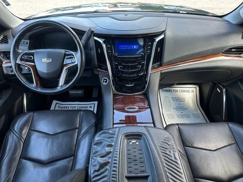 Used 2015 Cadillac Escalade Luxury image 10