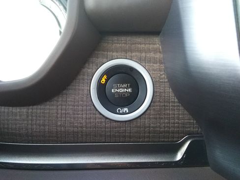 Used 2020 RAM 1500 Limited image 35