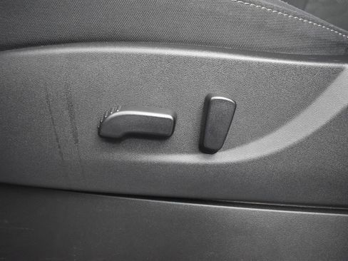 Used 2024 Nissan Frontier SV image 29