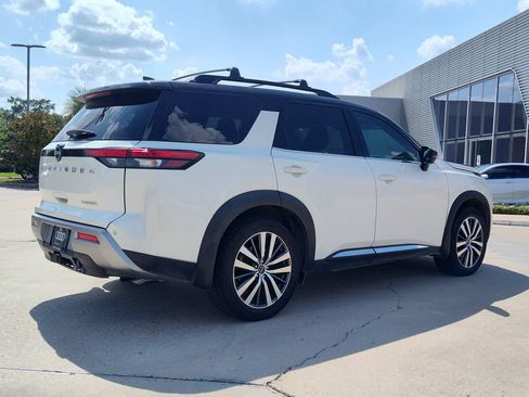 Used 2022 Nissan Pathfinder Platinum w/ Cargo Package FWD image 12