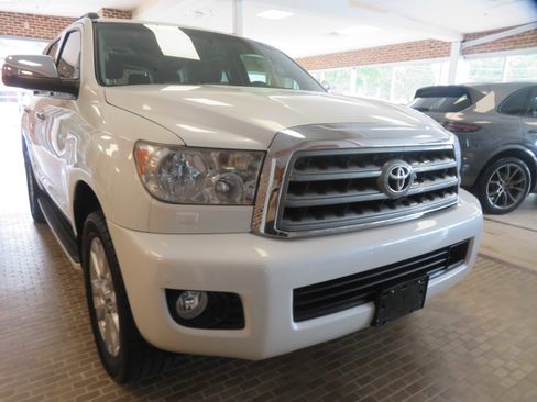 Used 2017 Toyota Sequoia Platinum RWD image 79