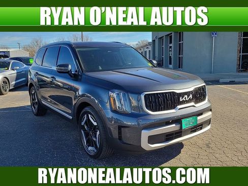 Used 2024 Kia Telluride EX w/ EX Captain's Chair Package image 1