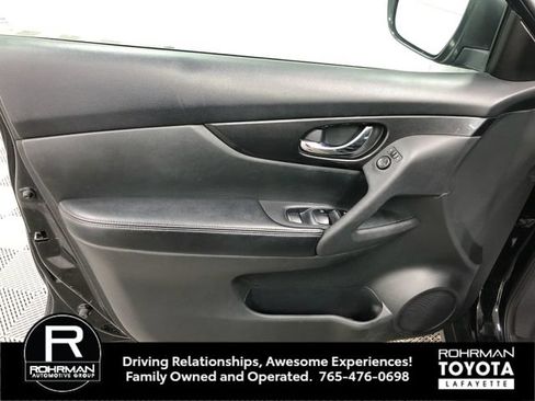 Used 2017 Nissan Rogue S FWD image 12