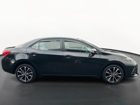 Used 2017 Toyota Corolla SE FWD image 2