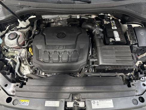 Used 2020 Volkswagen Tiguan SEL FWD image 35