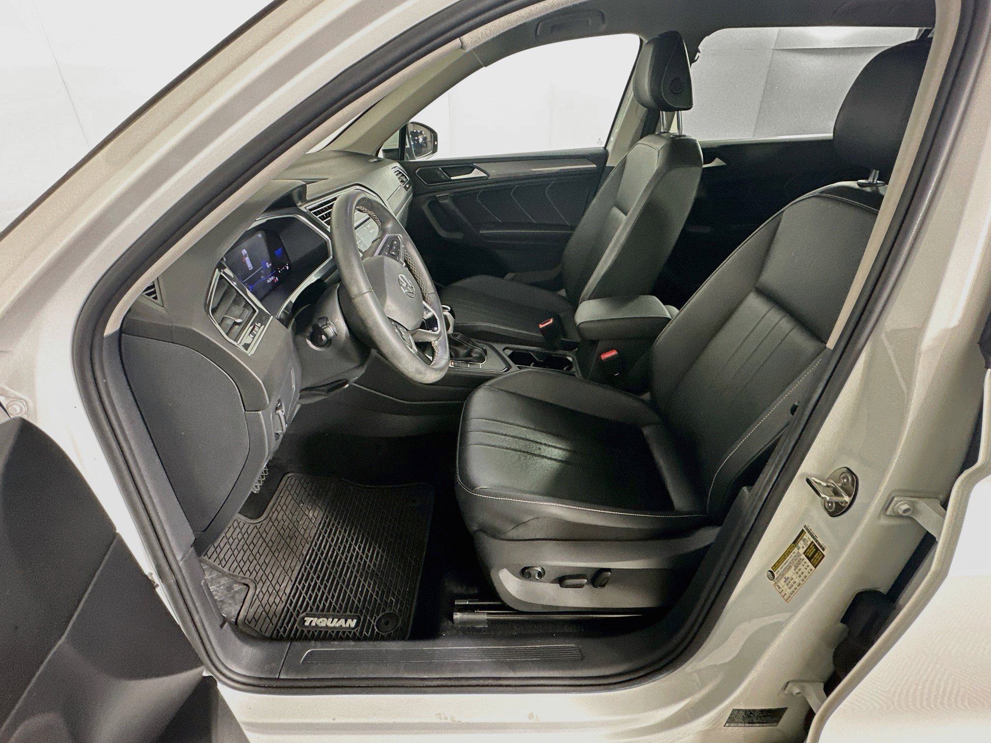 Used 2023 Volkswagen Tiguan SE FWD image 13
