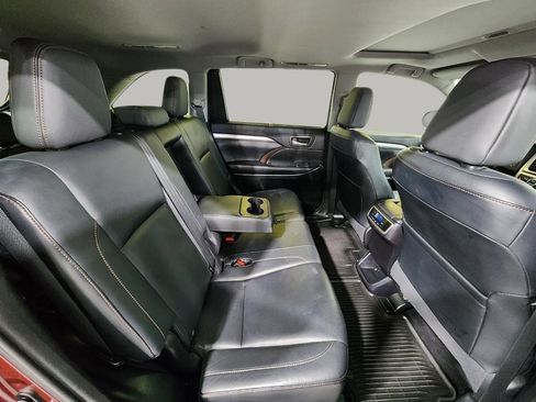 Used 2015 Toyota Highlander XLE image 39