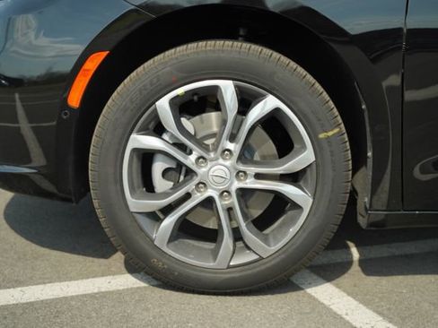 New 2026 Chrysler Pacifica Pinnacle image 8