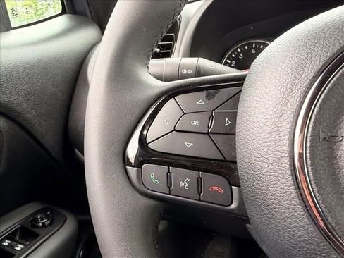 Used 2022 Jeep Renegade Altitude AWD/4WD image 18