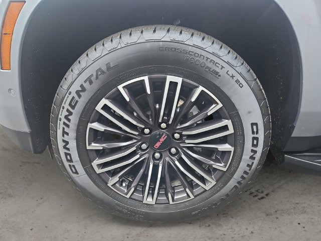 Used 2025 GMC Yukon Elevation w/ Technology Package AWD/4WD image 9